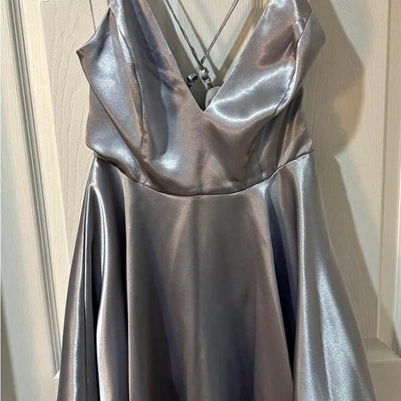 Light blue satin dress - Picture 3 of 3